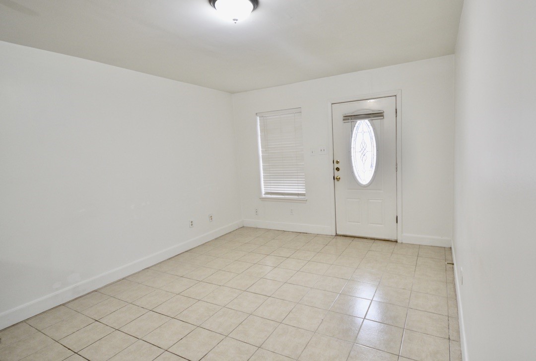 1004 Austin St 3 Property Photo 4