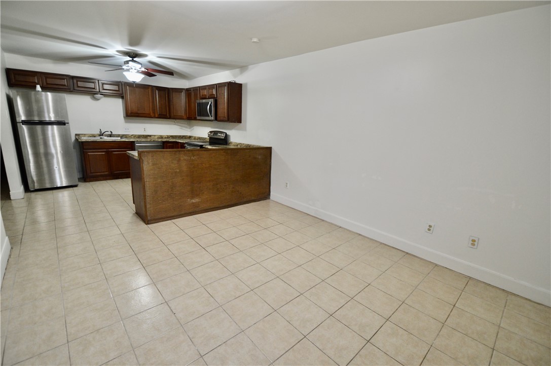 1004 Austin St 3 Property Photo 6