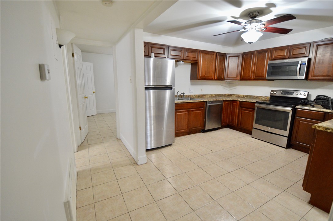1004 Austin St 3 Property Photo 8