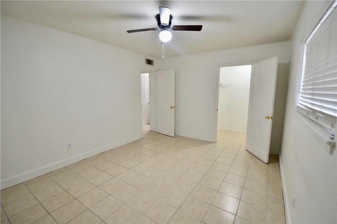 1004 Austin St 3 Property Photo 10