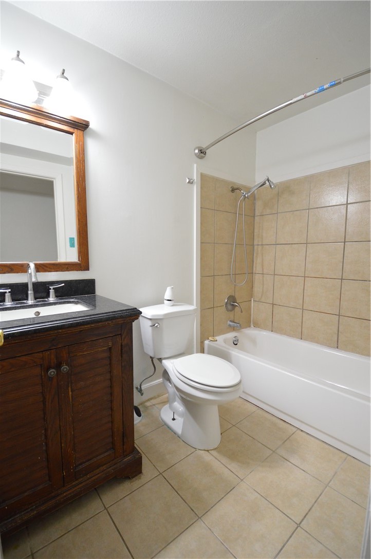1004 Austin St 3 Property Photo 12
