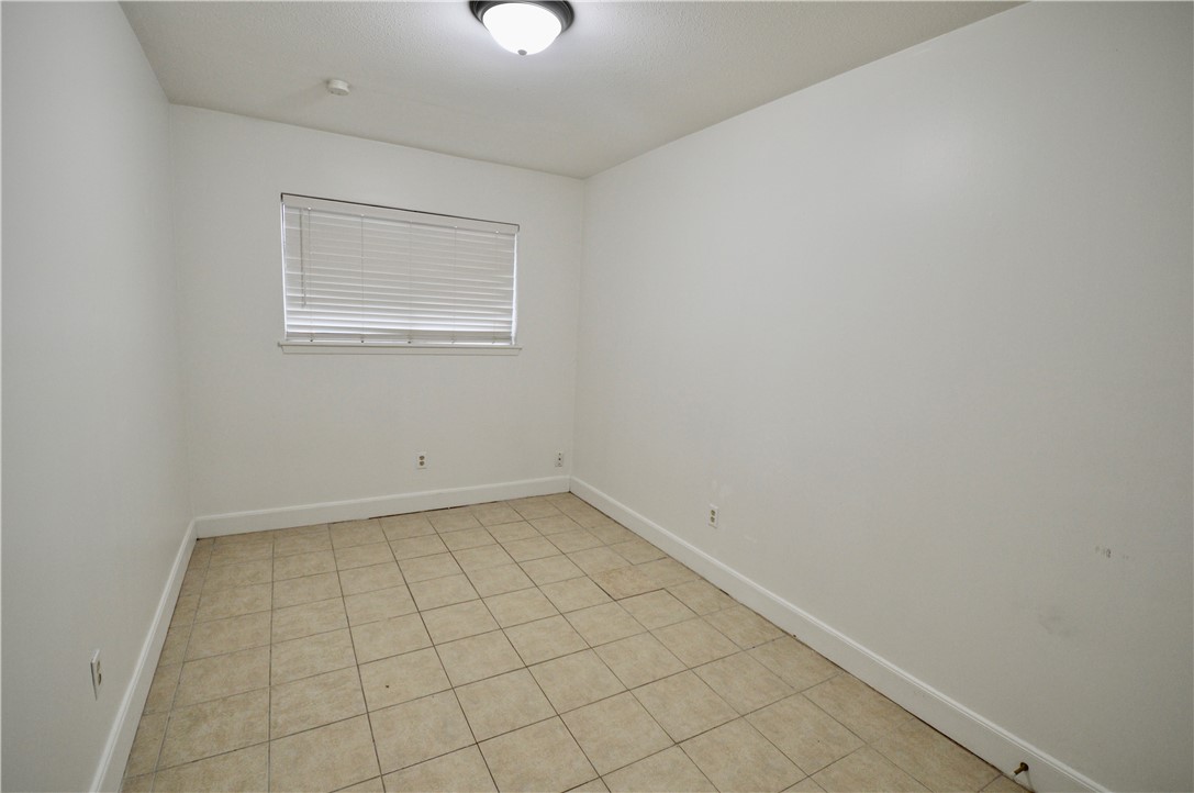 1004 Austin St 3 Property Photo 14