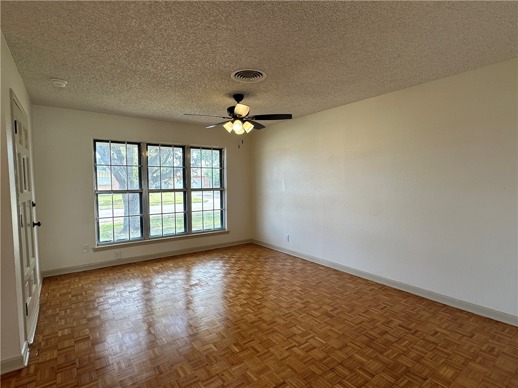 502 Greenway Dr Property Photo 2