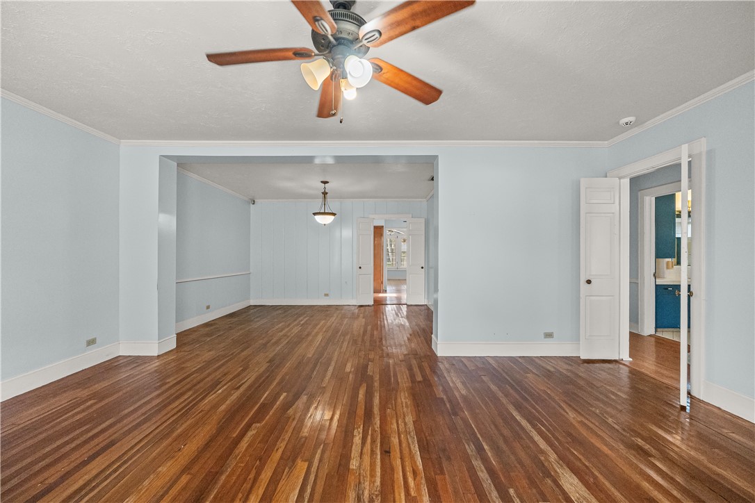 813 E Market Property Photo 3