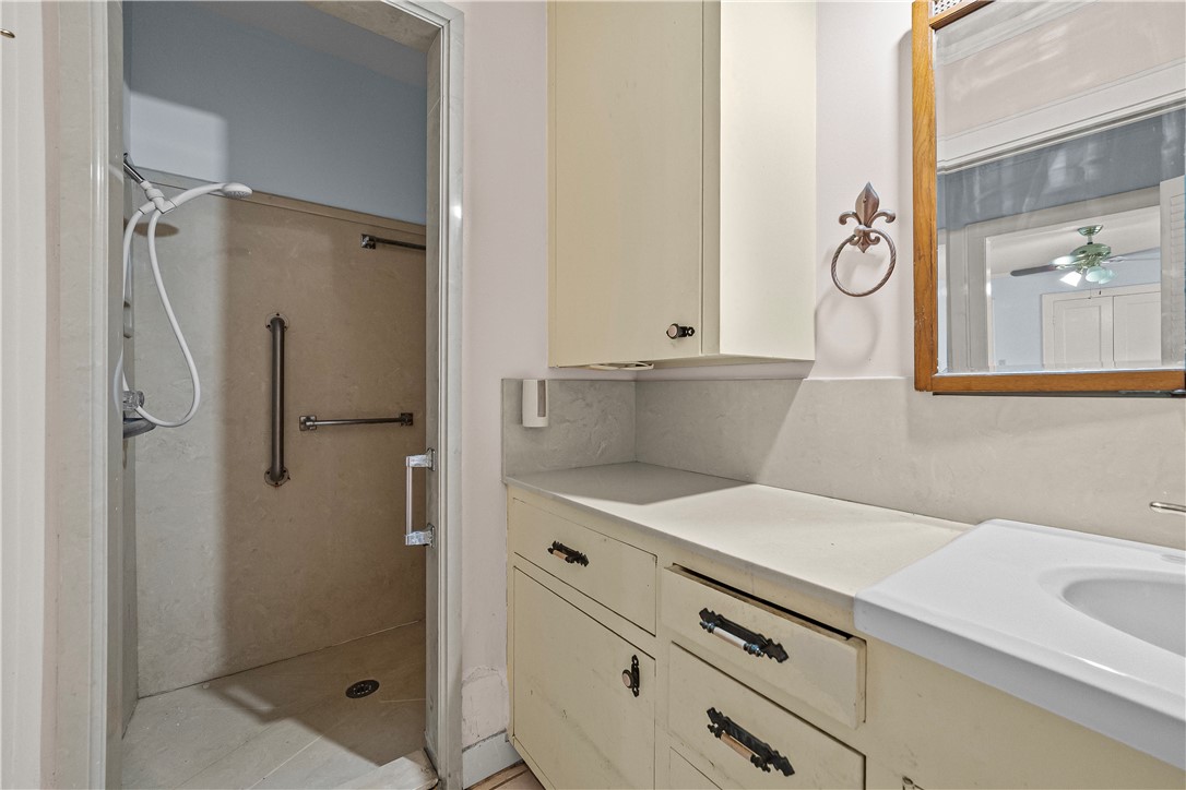 813 E Market Property Photo 7