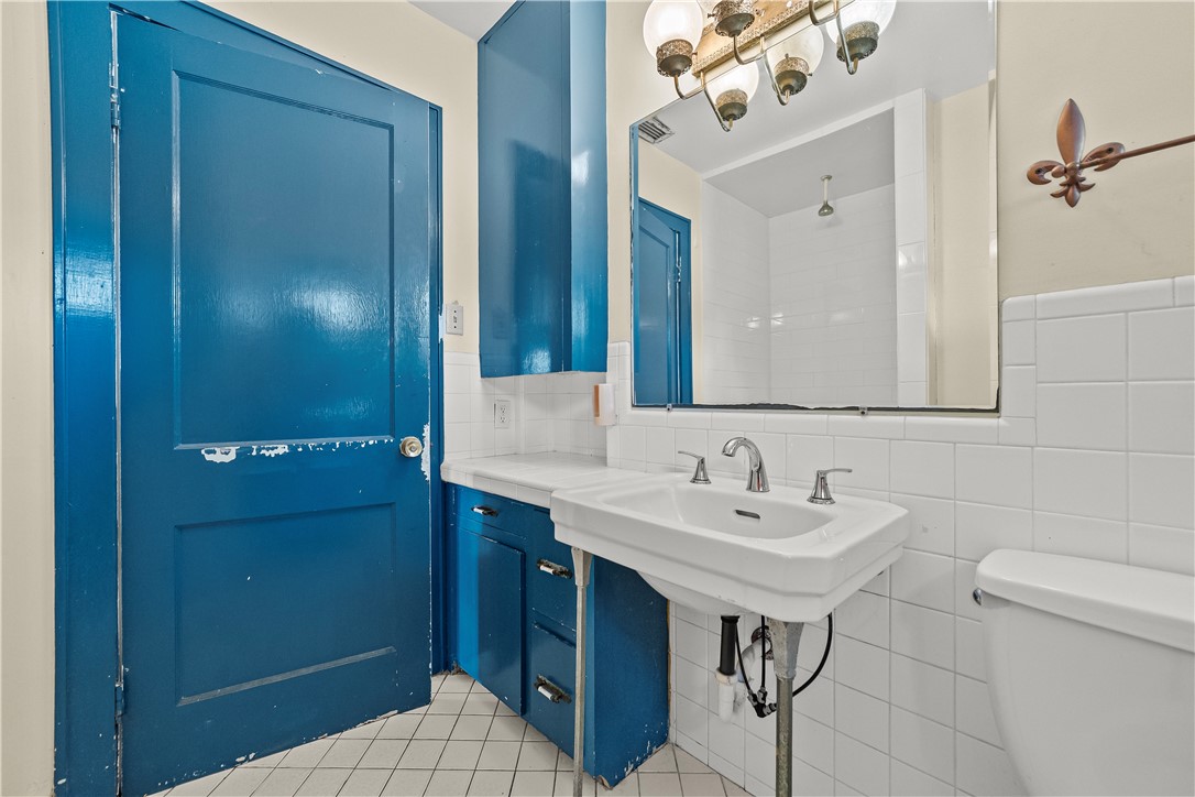 813 E Market Property Photo 10