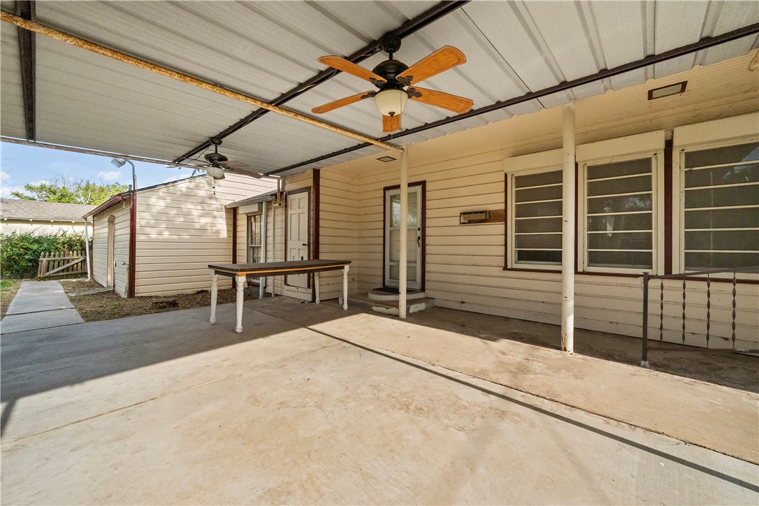 813 E Market Property Photo 16