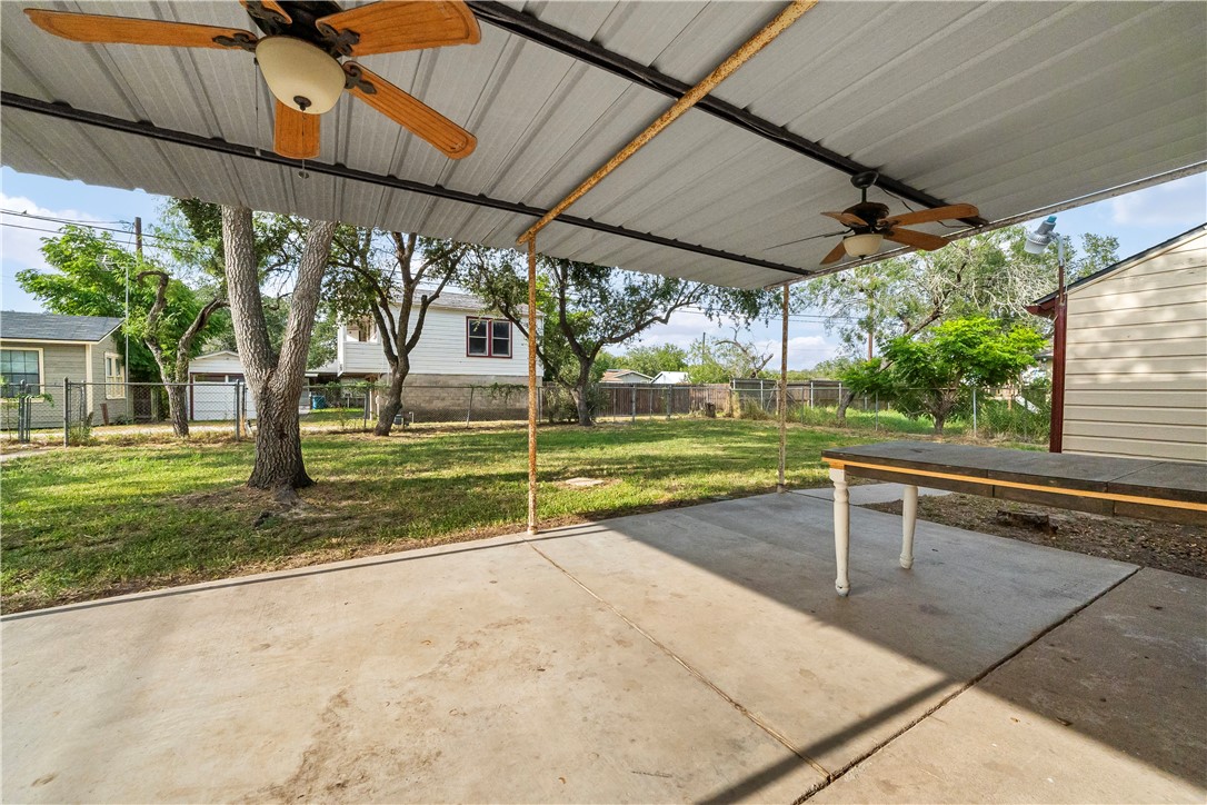 813 E Market Property Photo 17