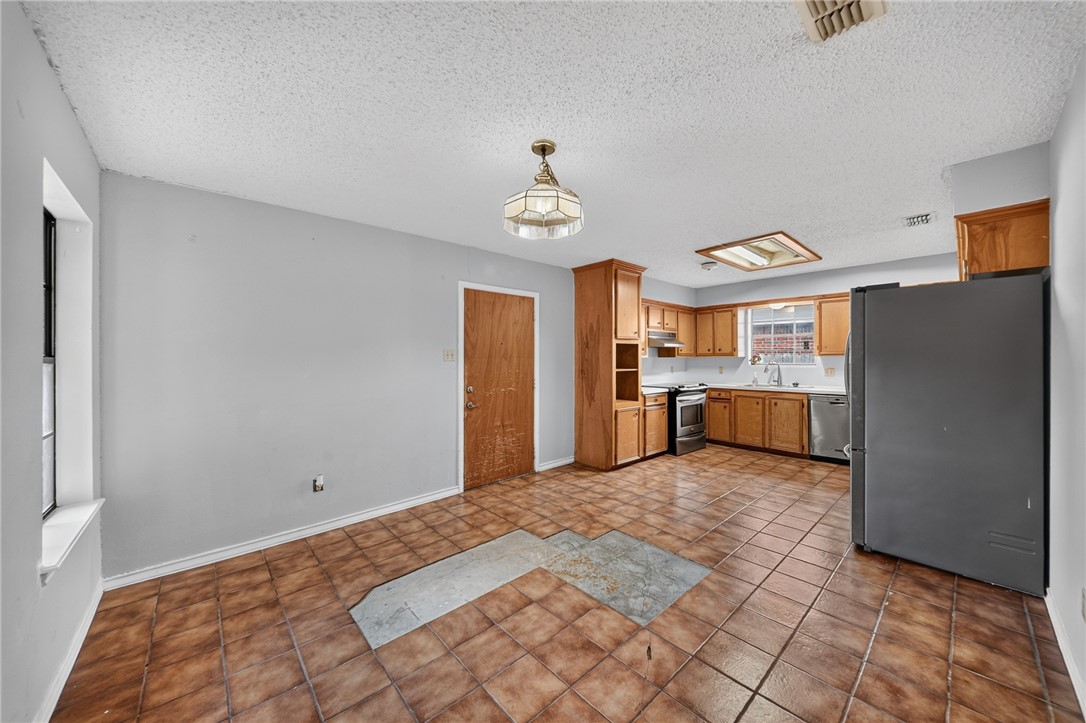 14626 Reagan Dr Property Photo 5