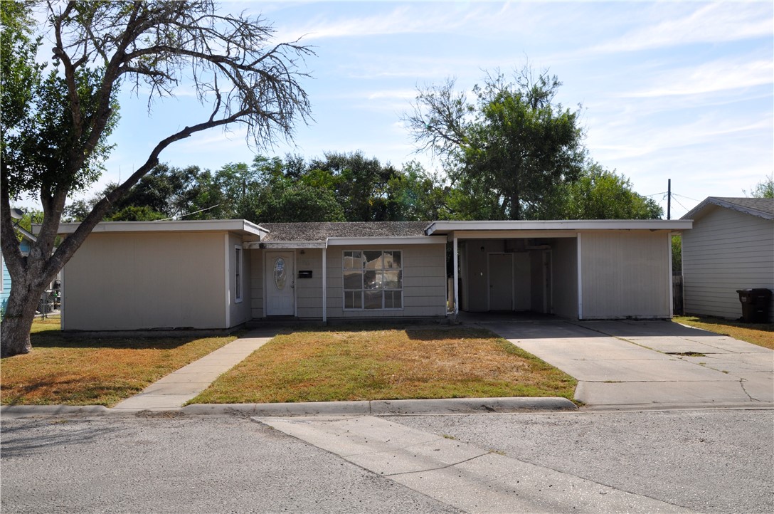 1320 W Circle Dr Property Photo 1