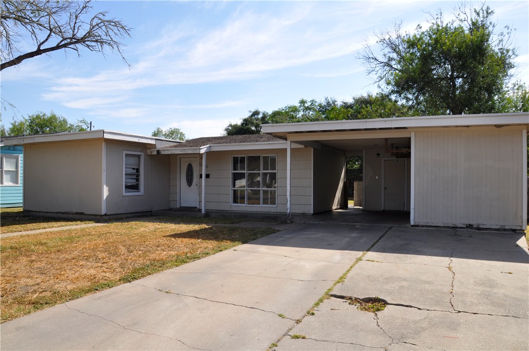 1320 W Circle Dr Property Photo 2