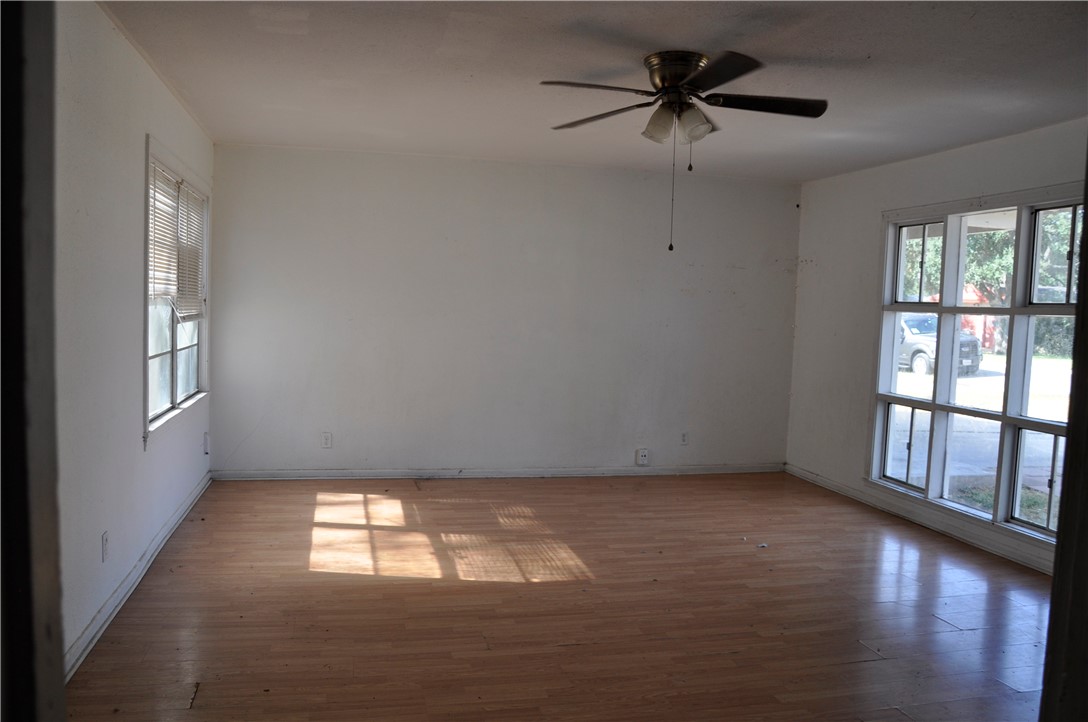 1320 W Circle Dr Property Photo 4