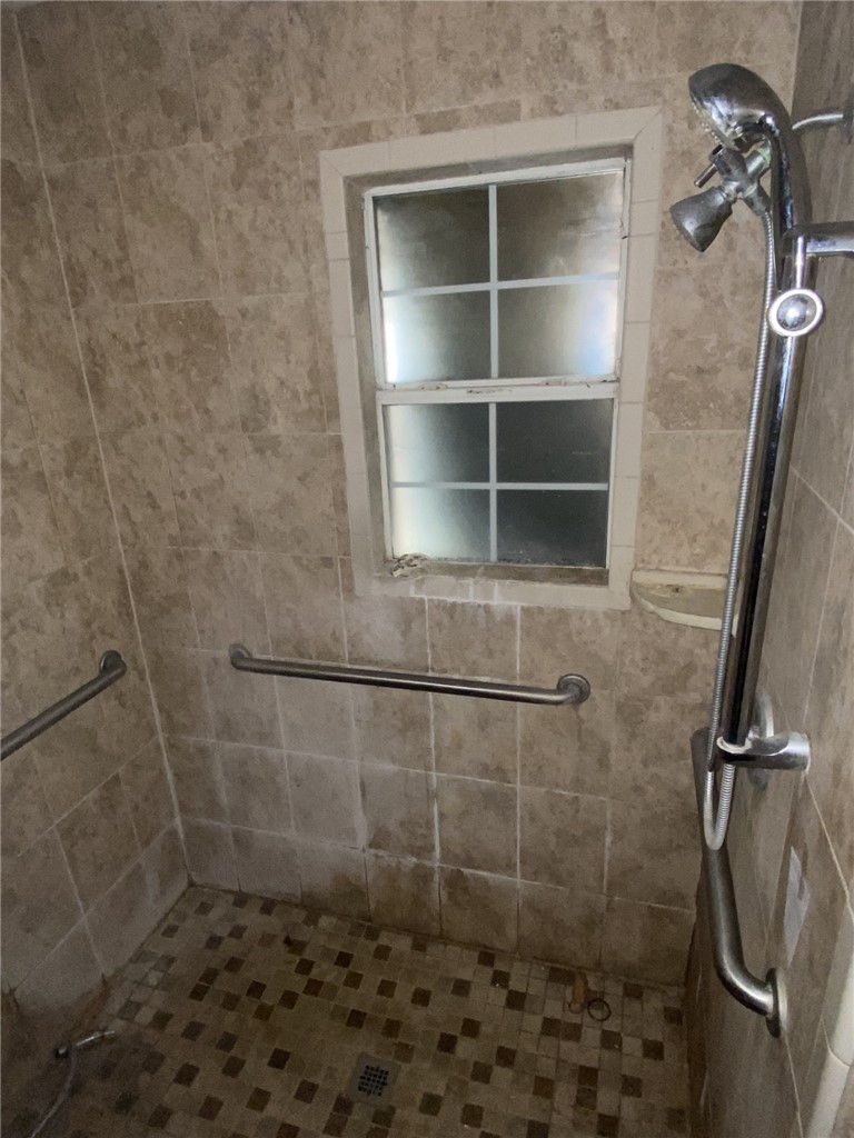 220 N Hartman Property Photo 13