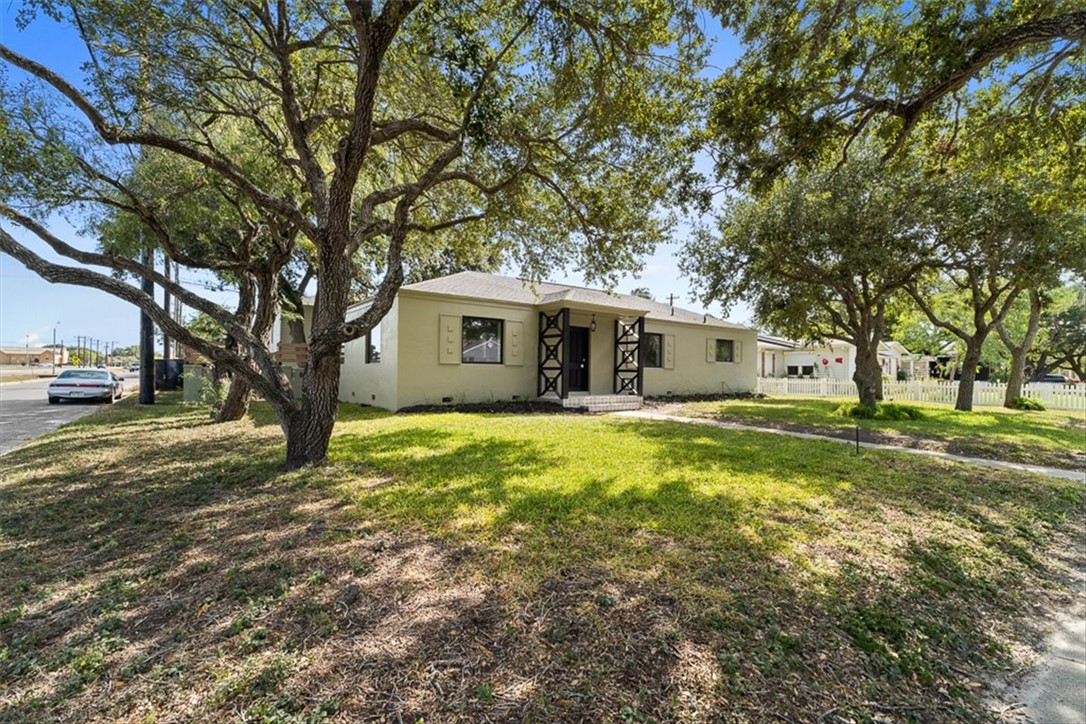 1024 E Main St Property Photo 4