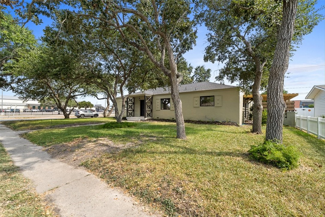 1024 E Main St Property Photo 6