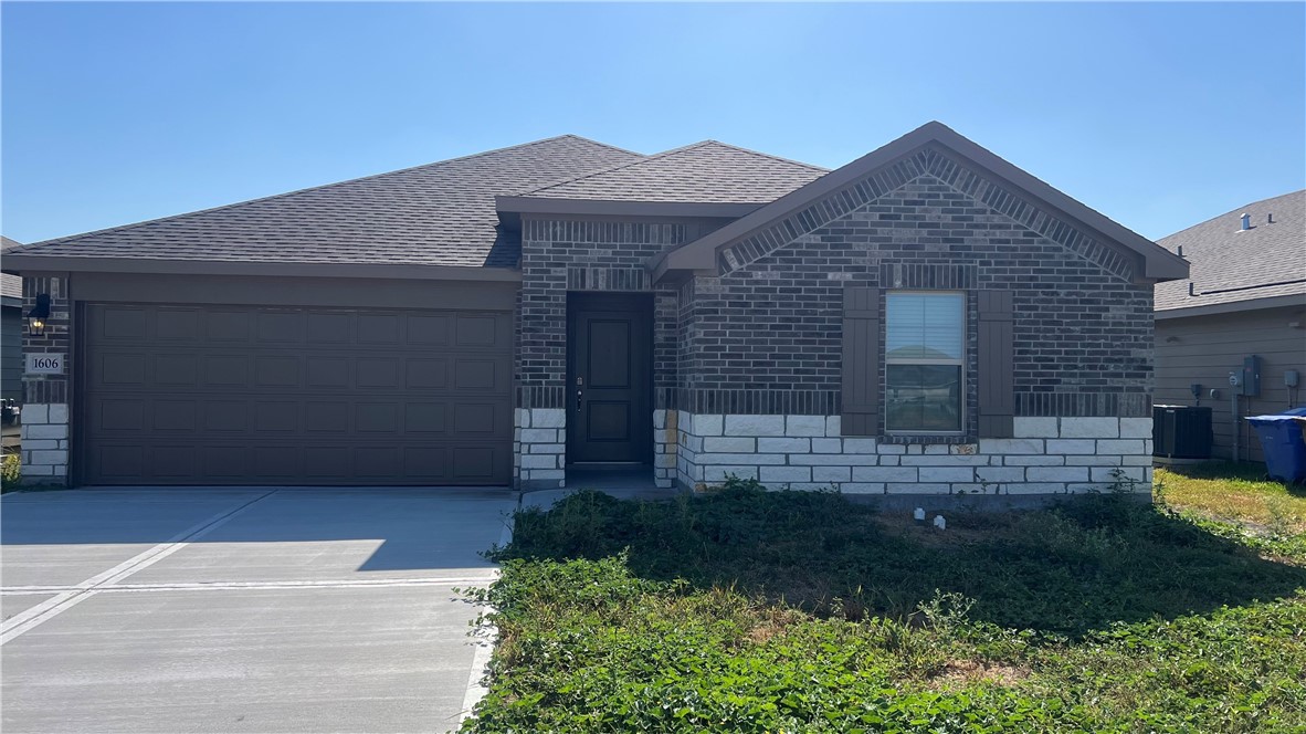 1606 Danish Oak Dr Property Photo 1