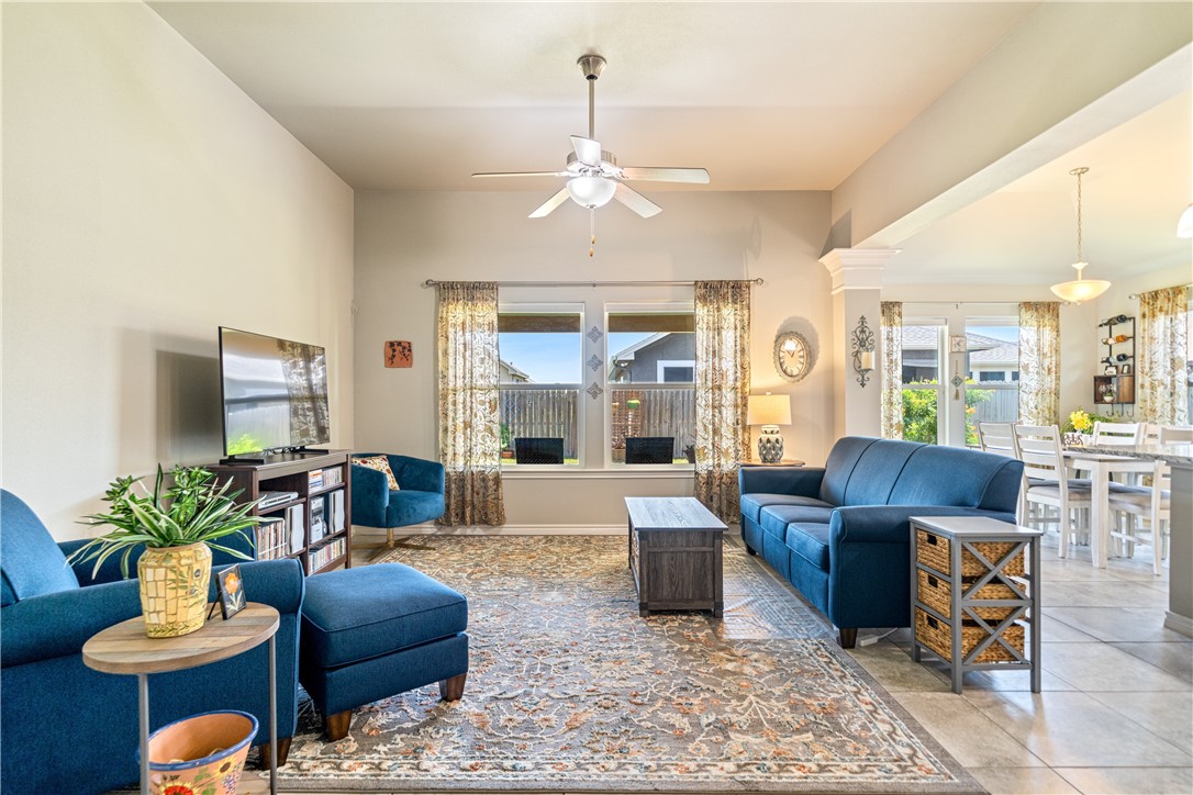2210 Spoonbill Dr Property Photo 4