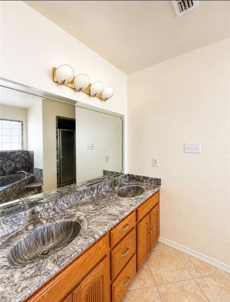 1245 Carlos Property Photo 9