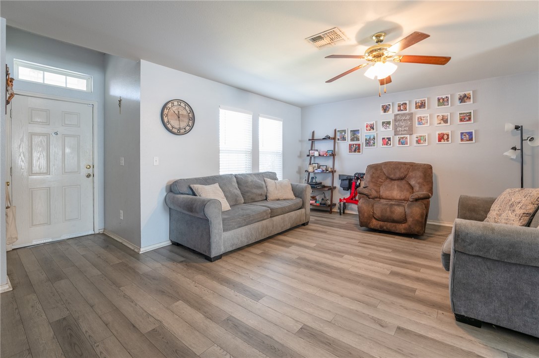 1706 Chisolm Trai Property Photo 6