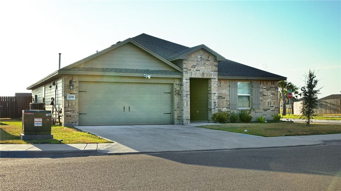 208 Oxford Property Photo 2