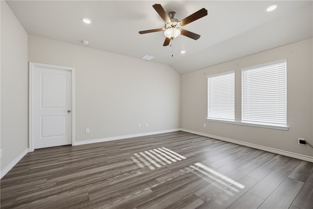 208 Oxford Property Photo 6