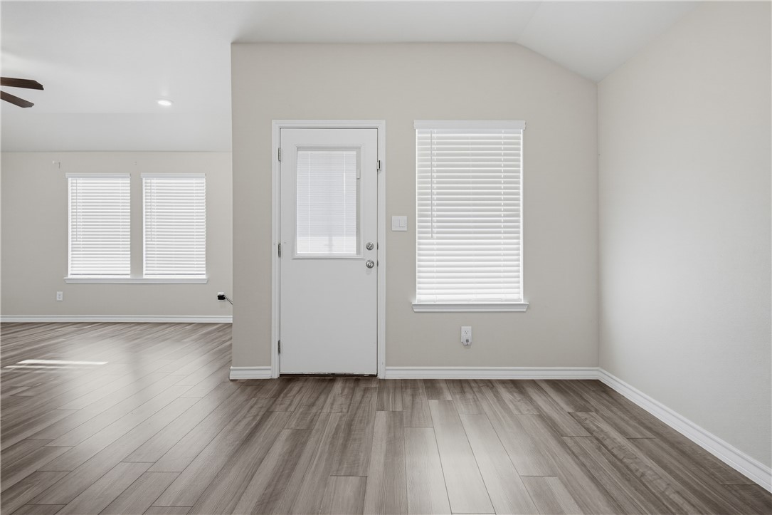 208 Oxford Property Photo 7