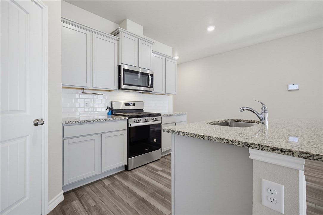 208 Oxford Property Photo 10