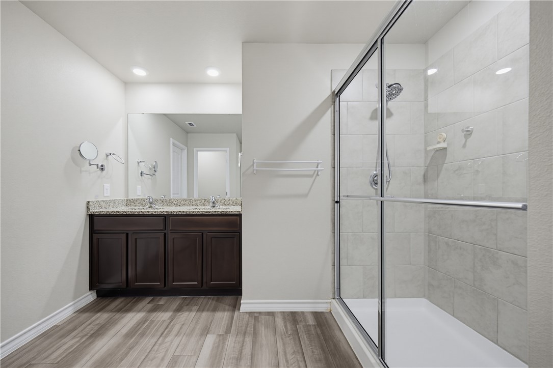 208 Oxford Property Photo 15