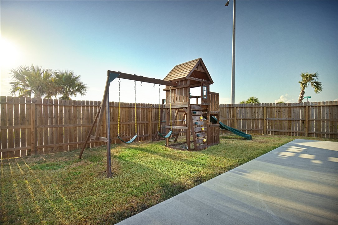 208 Oxford Property Photo 27