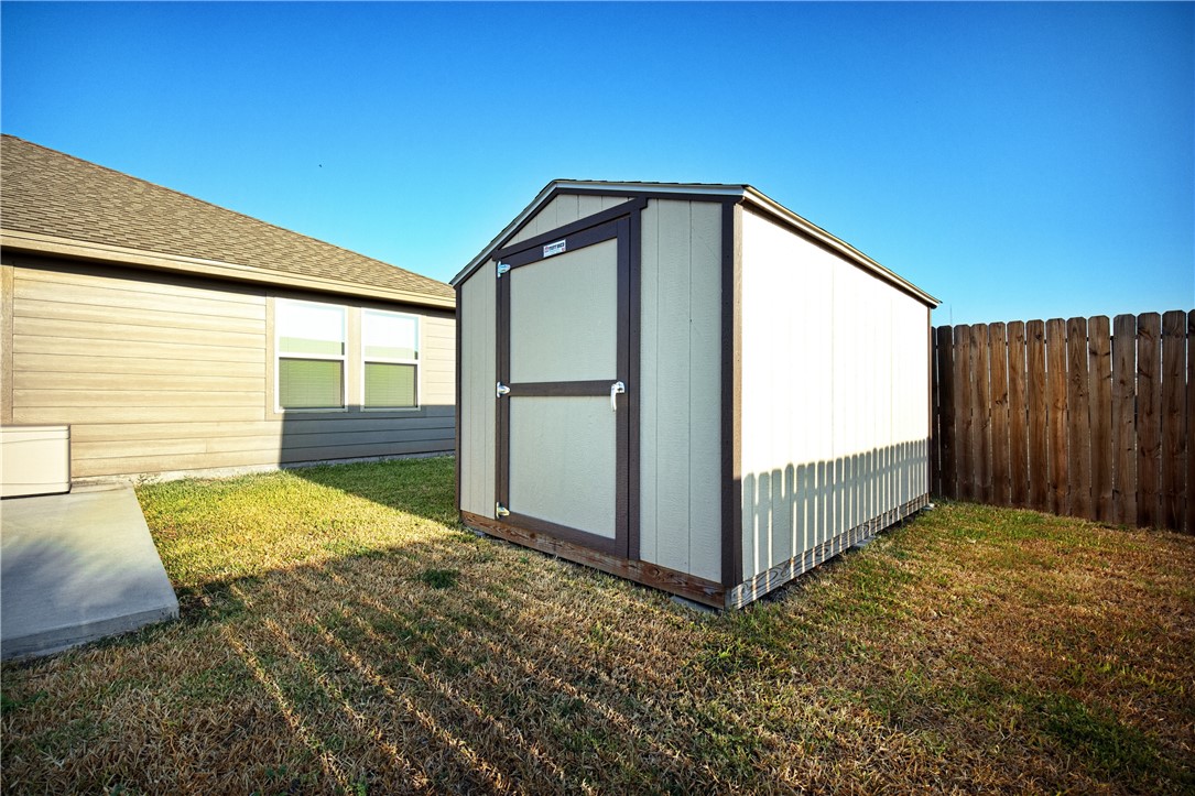 208 Oxford Property Photo 28