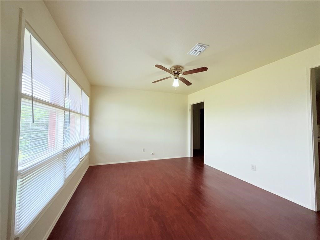 4725 Wynona Dr Property Photo 5