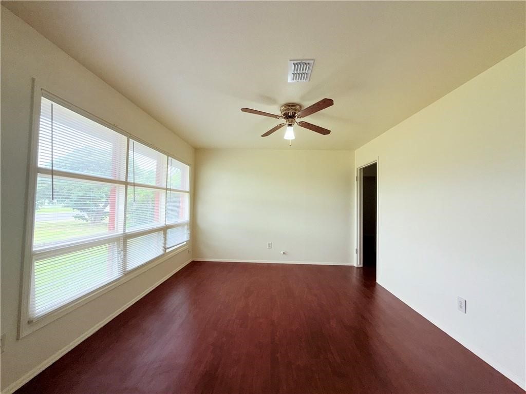4725 Wynona Dr Property Photo 6