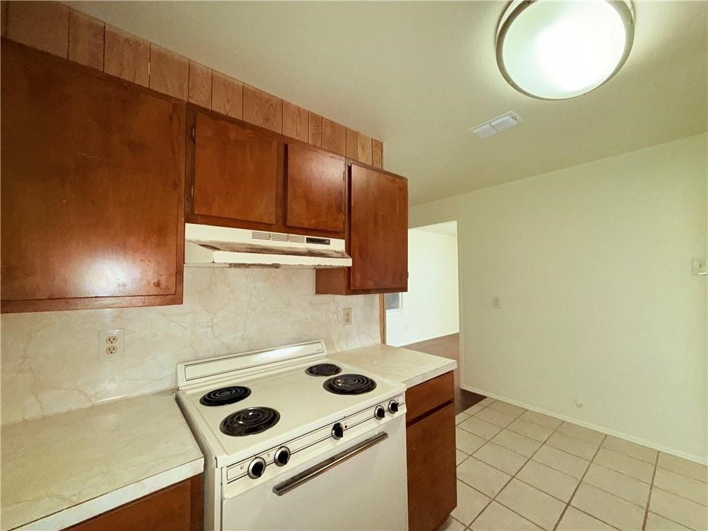 4725 Wynona Dr Property Photo 9