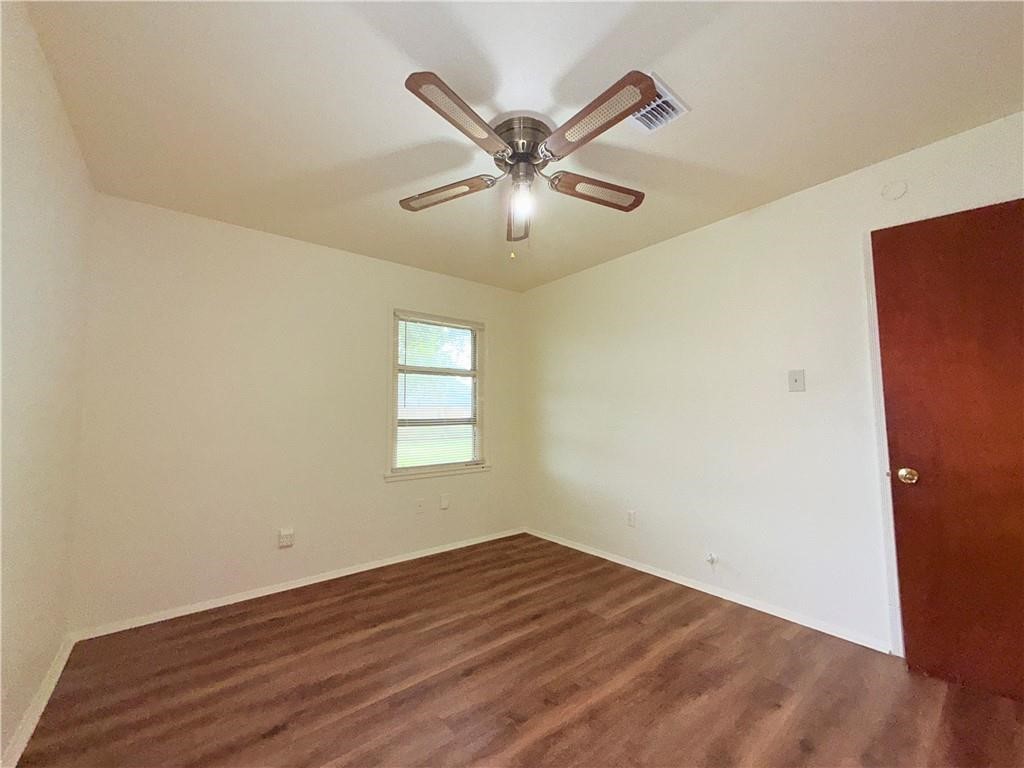4725 Wynona Dr Property Photo 25