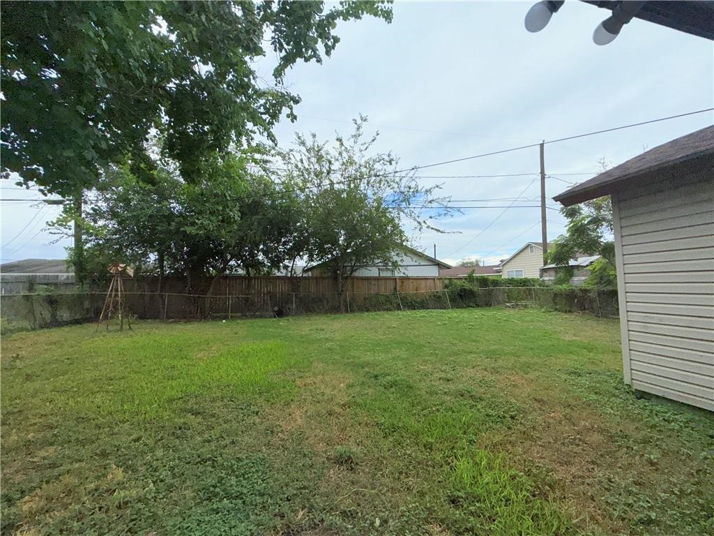 4725 Wynona Dr Property Photo 28