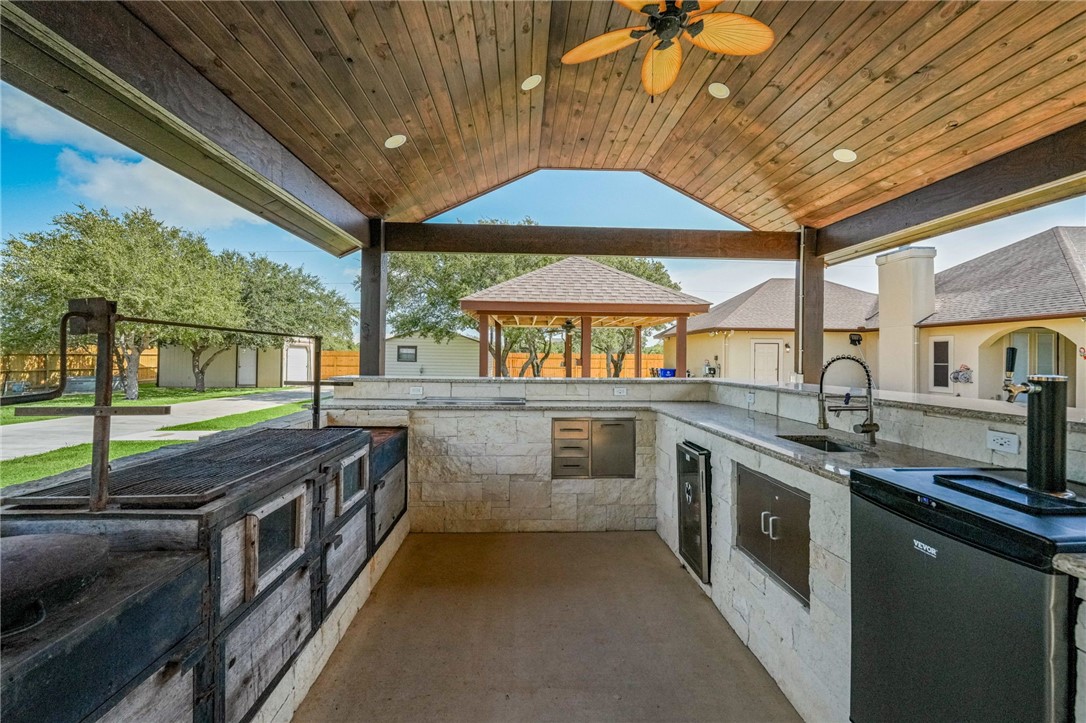 1502 Westridge Blvd Property Photo 4