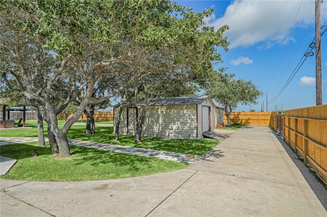 1502 Westridge Blvd Property Photo 11