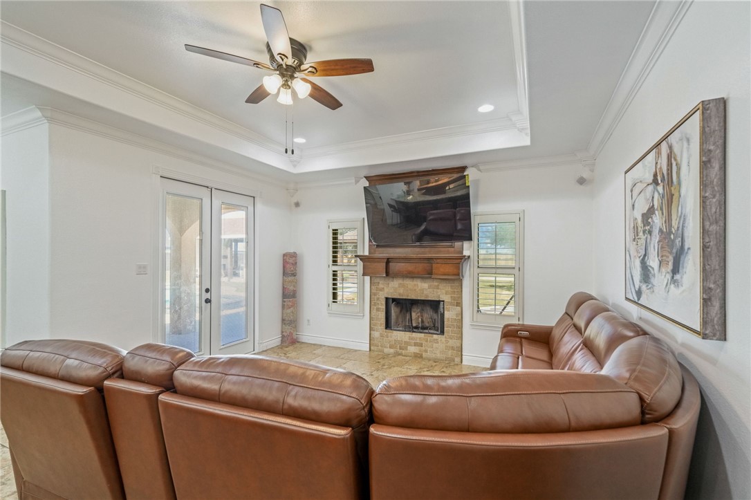 1502 Westridge Blvd Property Photo 18