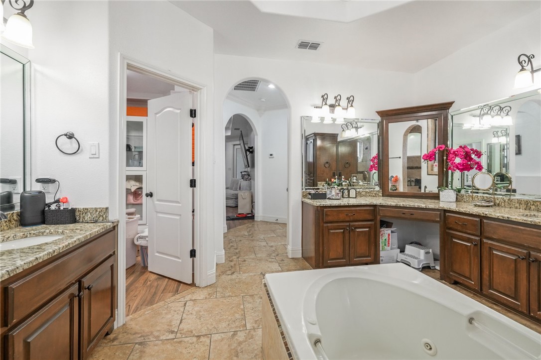 1502 Westridge Blvd Property Photo 23