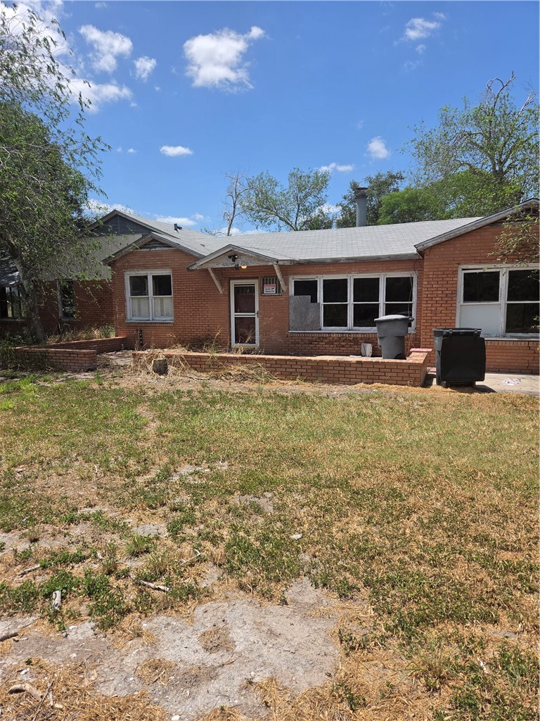 369 Edith Dr Property Photo 1