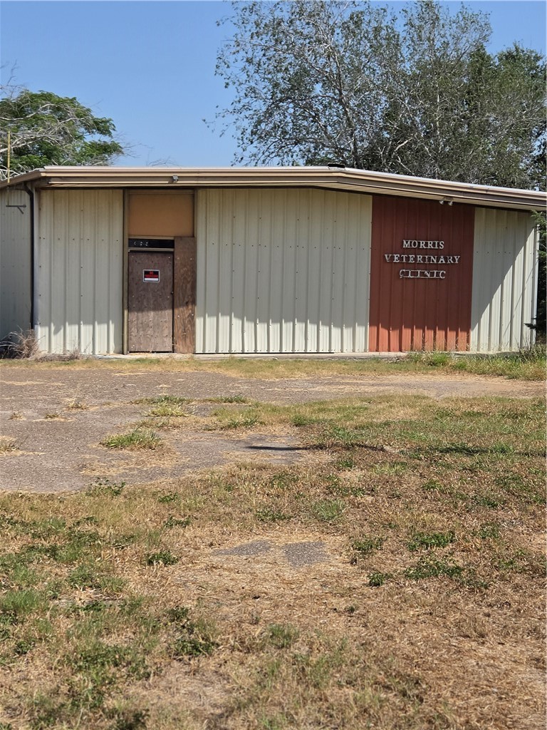 369 Edith Dr Property Photo 2