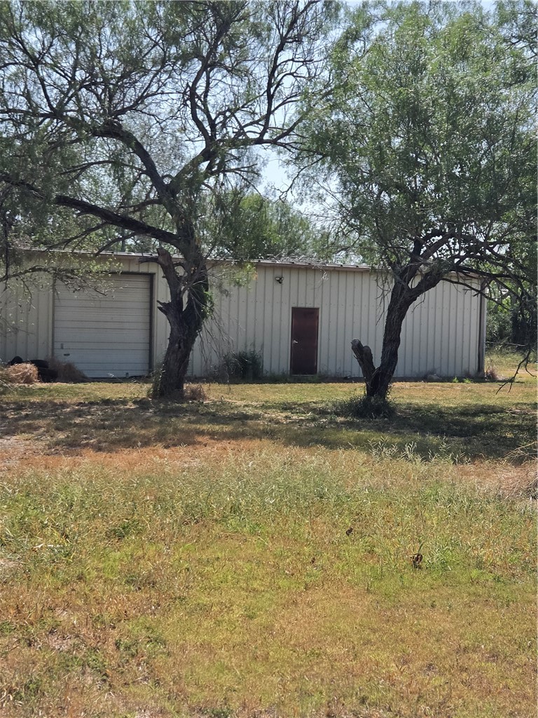369 Edith Dr Property Photo 10