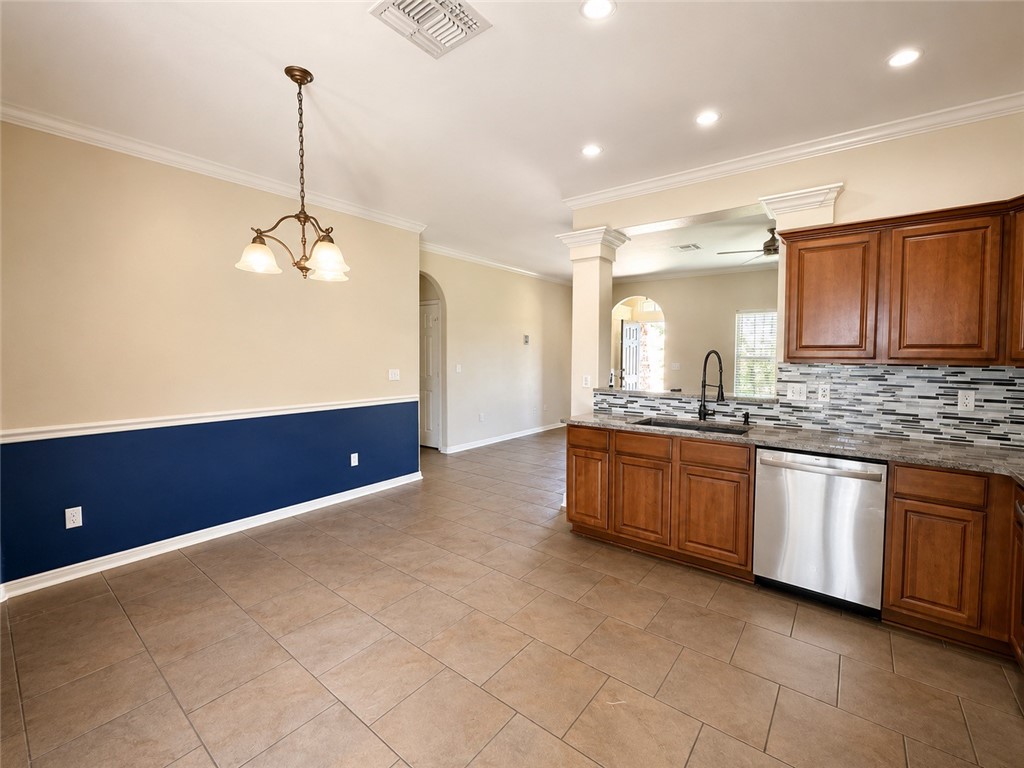 1124 Imperial St Property Photo 4
