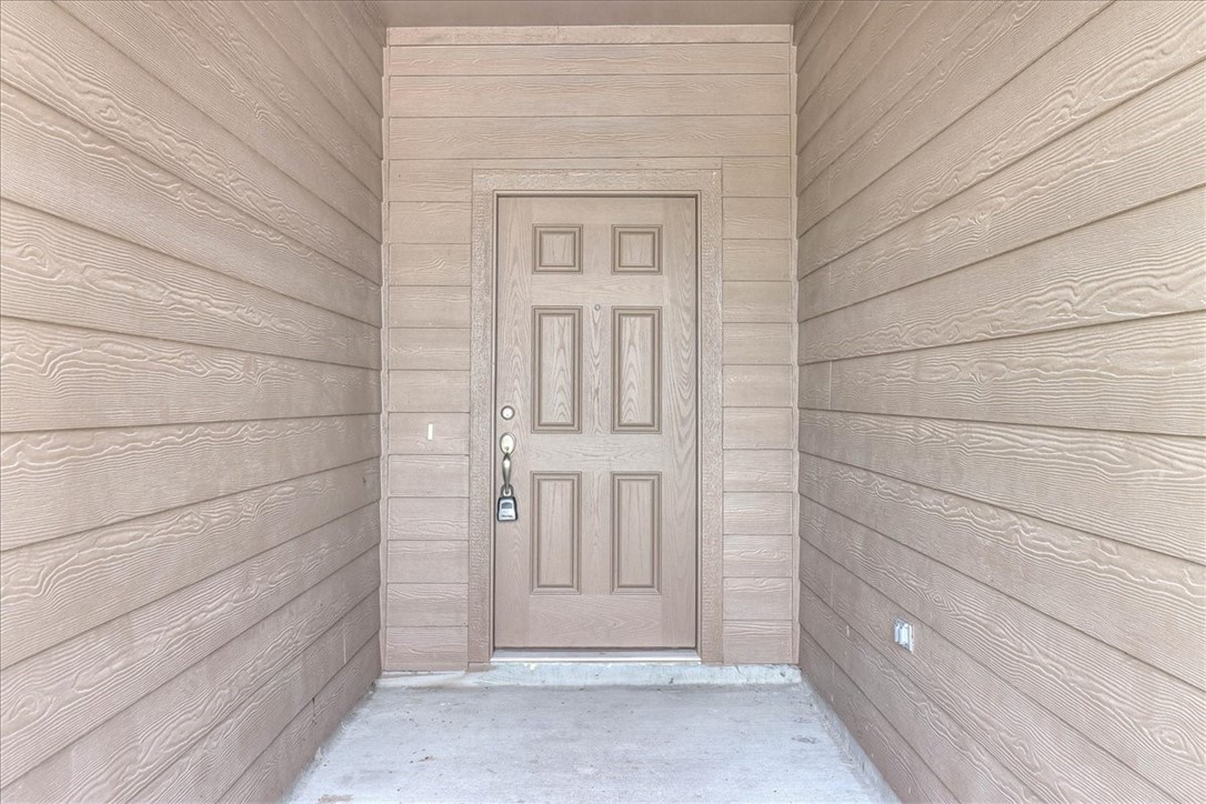 3913 Jayden Dr Property Photo 2