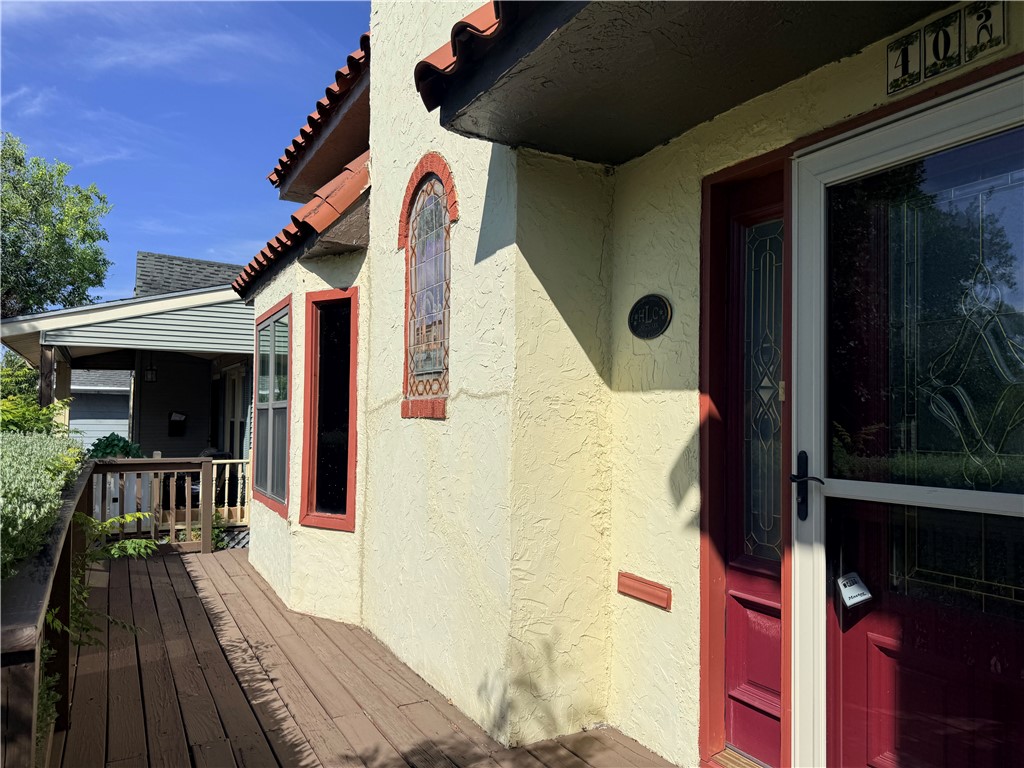 402 Clifford St Property Photo 2