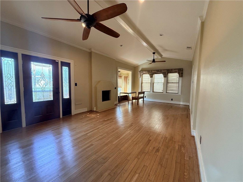 402 Clifford St Property Photo 3