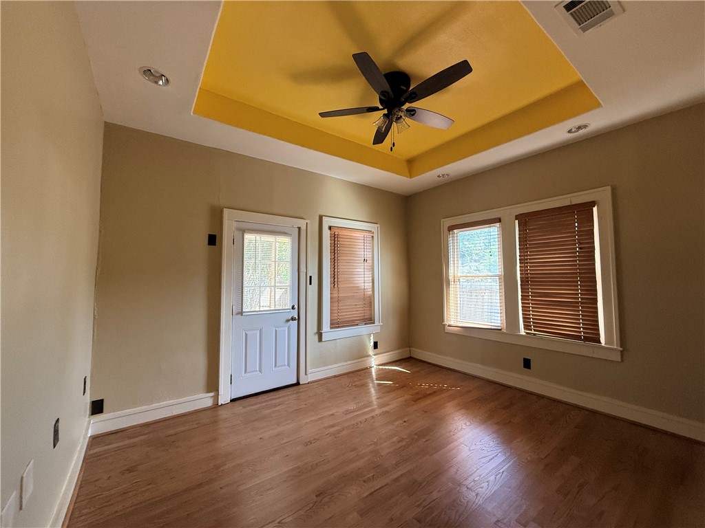 402 Clifford St Property Photo 8