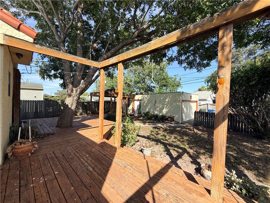 402 Clifford St Property Photo 11