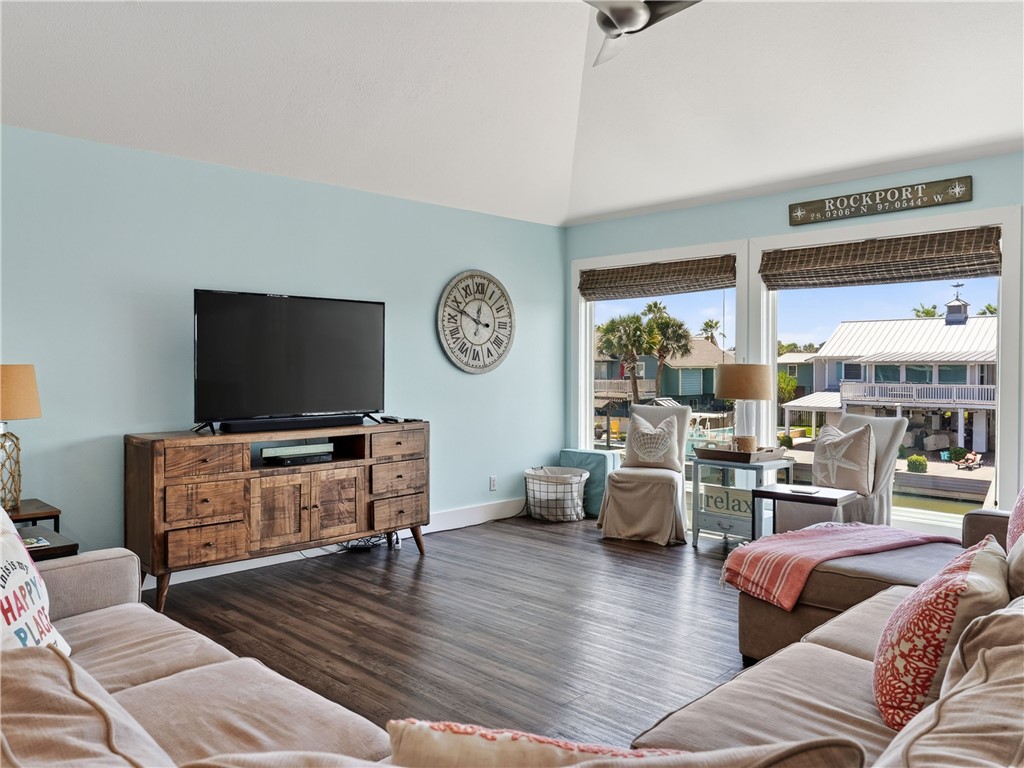 20 Flamingo Property Photo 7