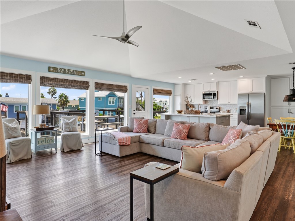 20 Flamingo Property Photo 8